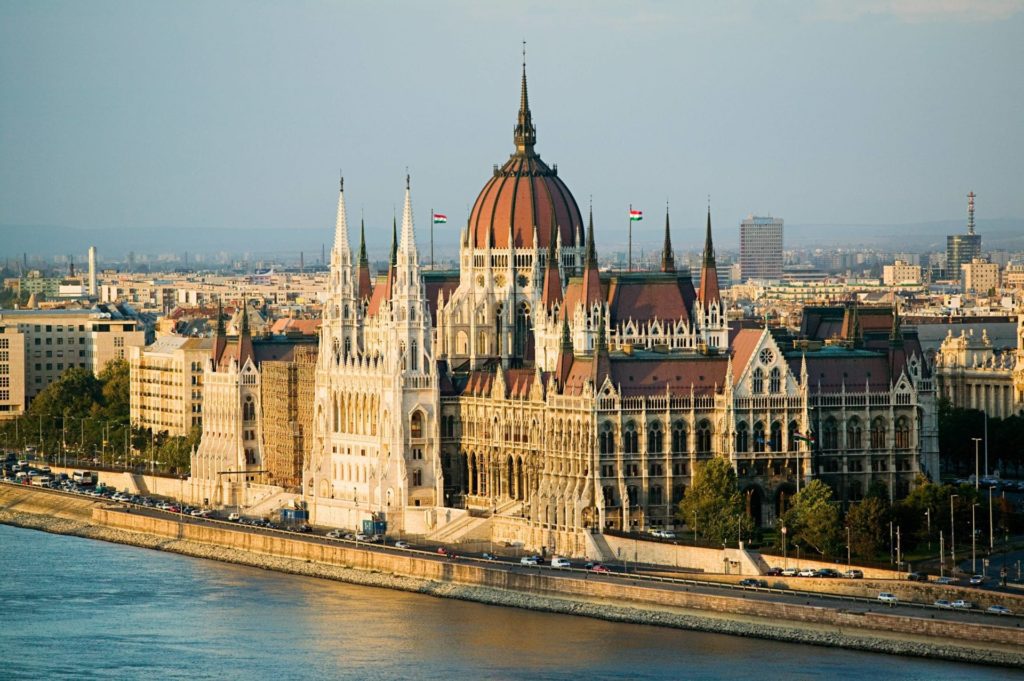 planes de semana santa budapest parlamento