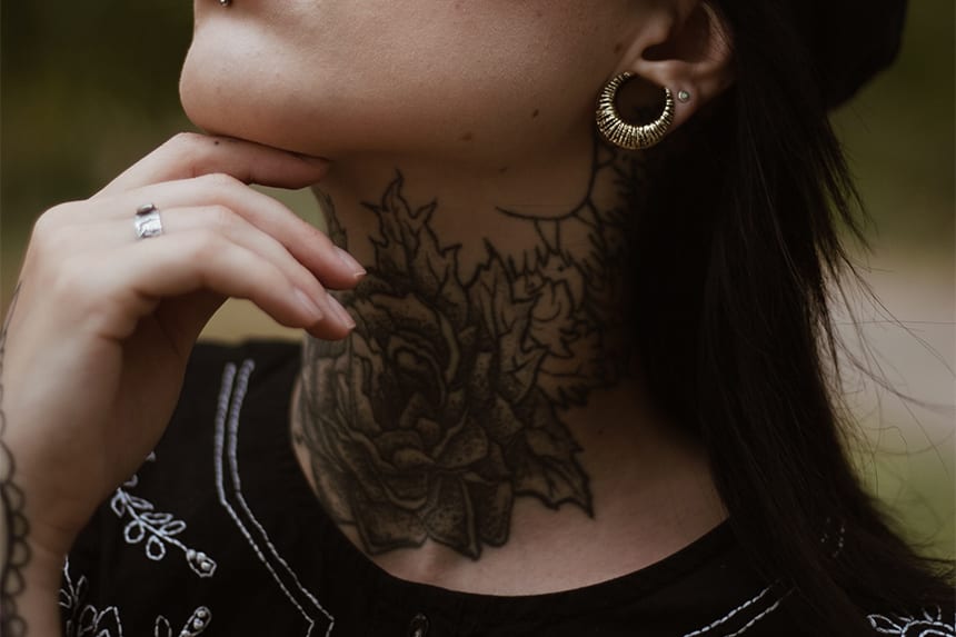 tatuaje madre cuello