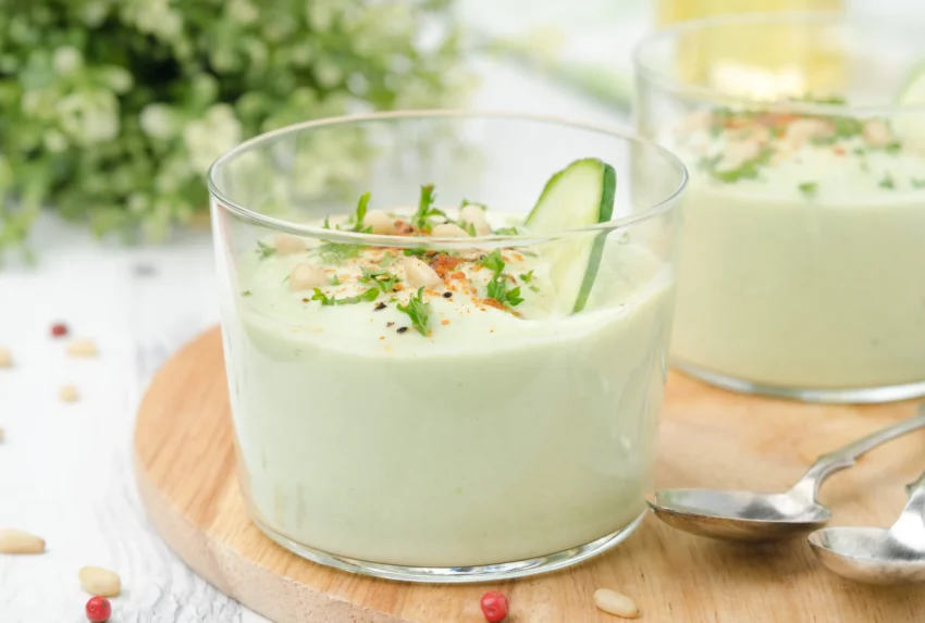 sopas frías de aguacate, pepino y yogur natural sopas frías de aguacate, pepino y yogur natural