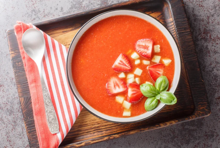 sopas frías de fresas y albahaca sopas frías de fresas y albahaca