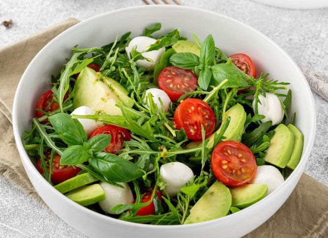 recetas de ensalada tomate y albahaca
