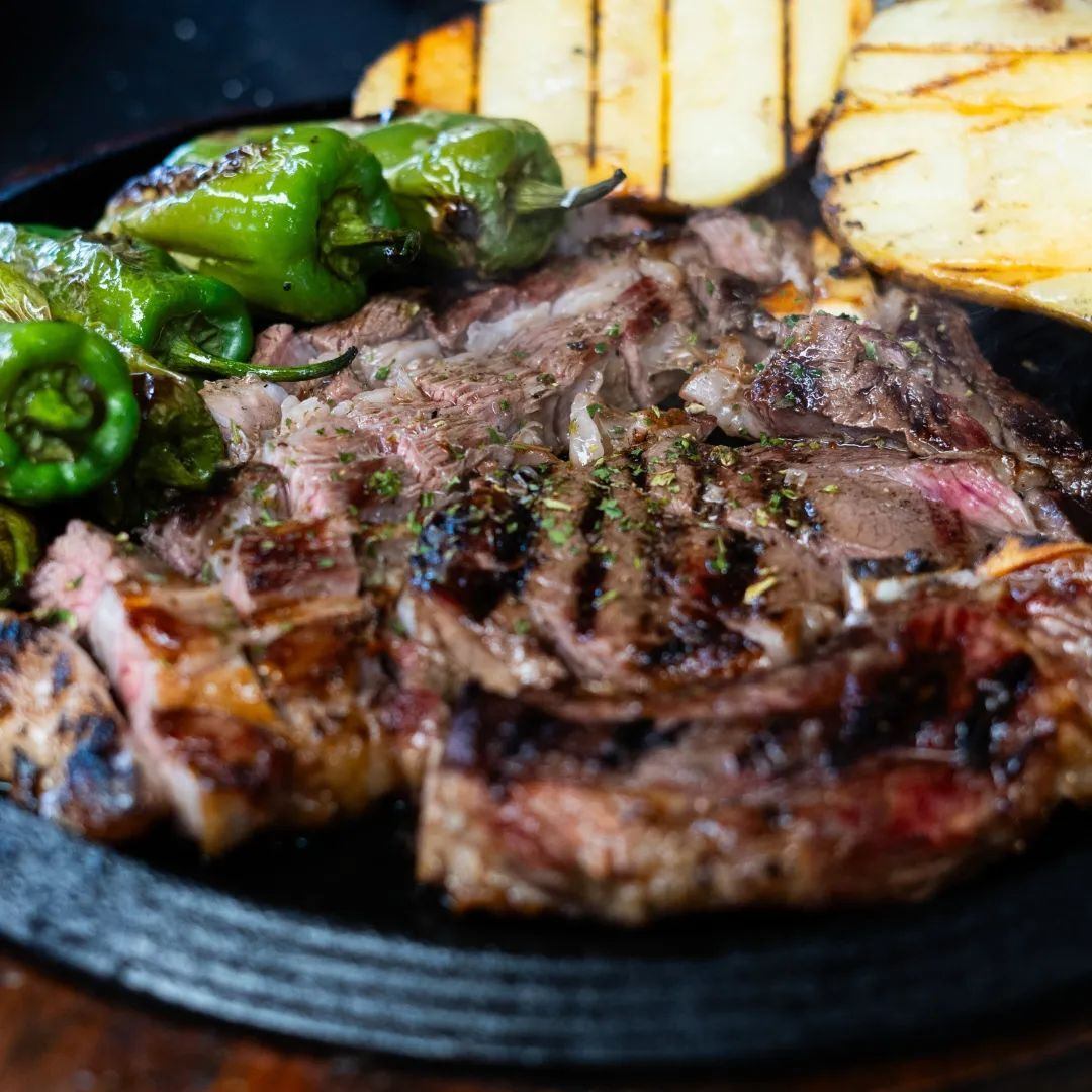 Carne jugosa a la brasa layali